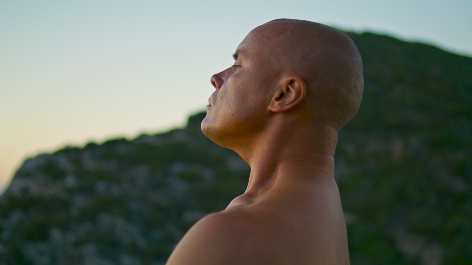 How to Tan a Bald Head Quickly (and Safely)